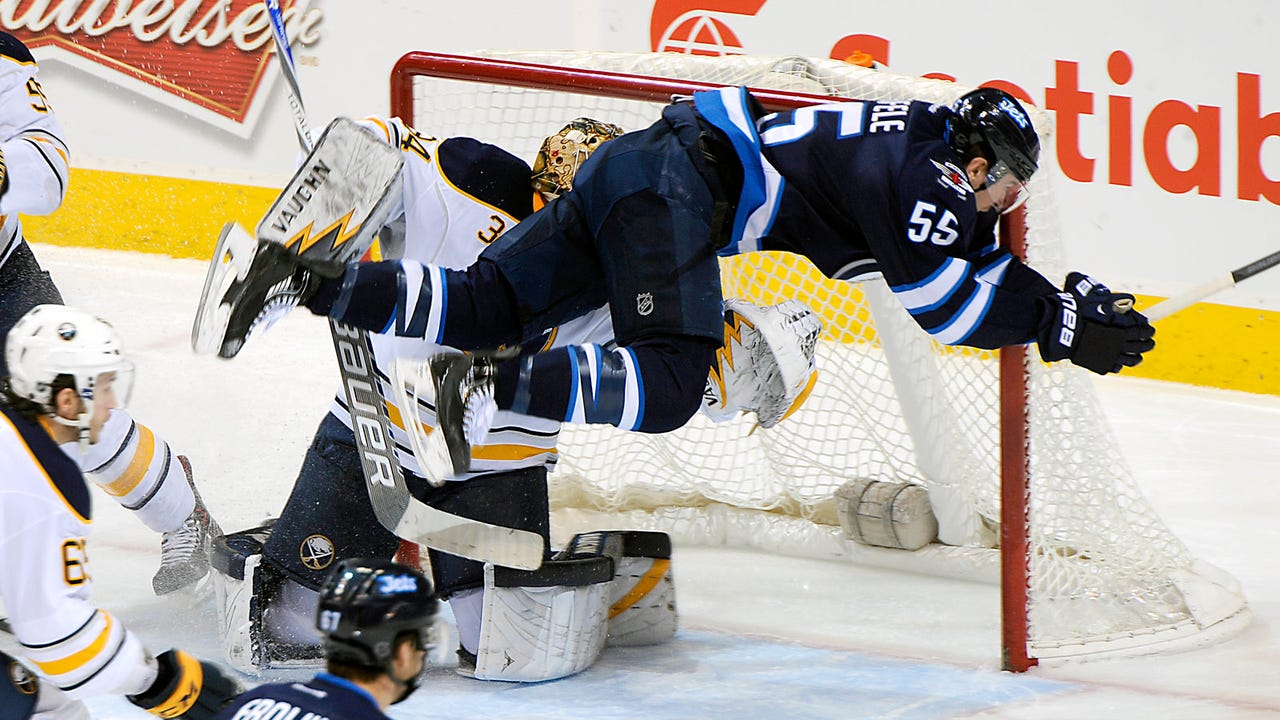 Scheifele scores twice to help Jets stop Sabres